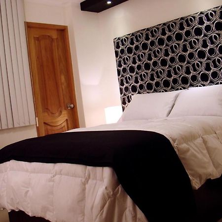 Hostal Media Luna Trujillo Zewnętrze zdjęcie