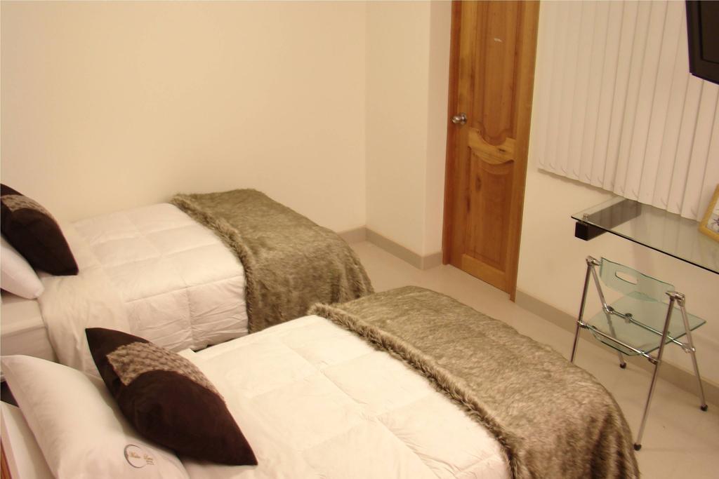 Hostal Media Luna Trujillo Zewnętrze zdjęcie