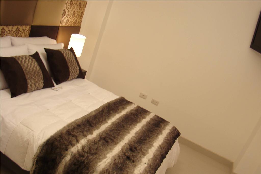 Hostal Media Luna Trujillo Zewnętrze zdjęcie