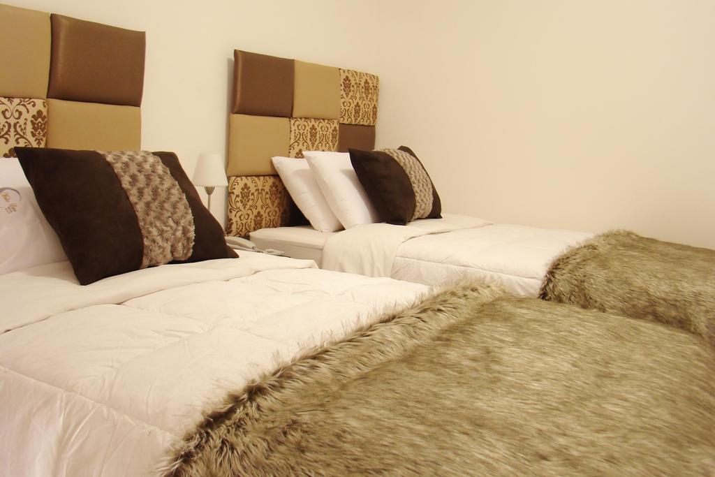 Hostal Media Luna Trujillo Zewnętrze zdjęcie