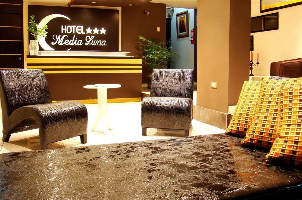 Hostal Media Luna Trujillo Zewnętrze zdjęcie