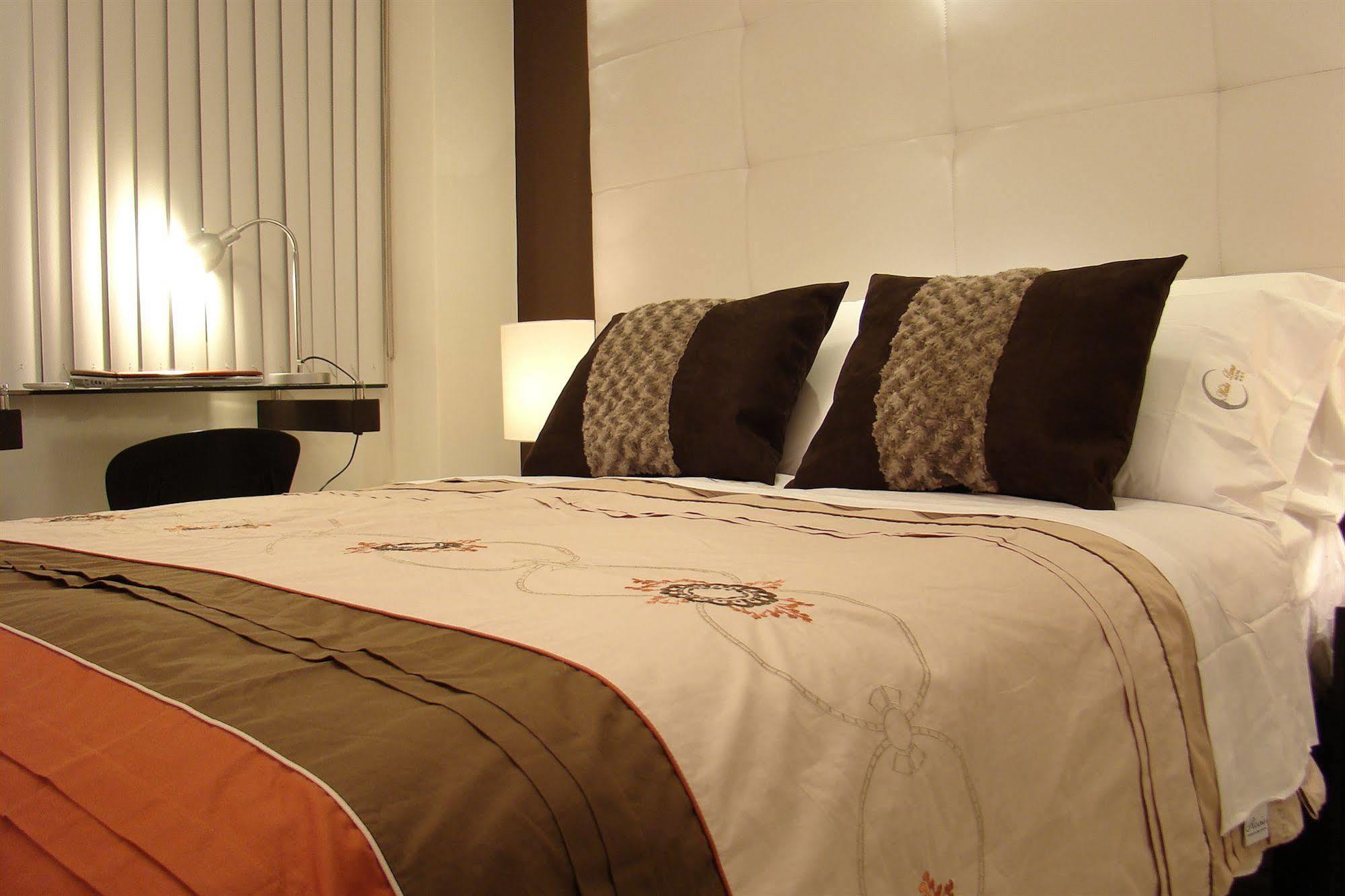Hostal Media Luna Trujillo Zewnętrze zdjęcie