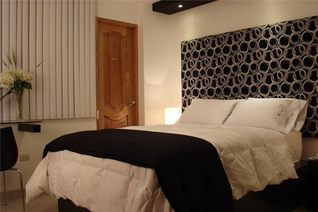 Hostal Media Luna Trujillo Zewnętrze zdjęcie